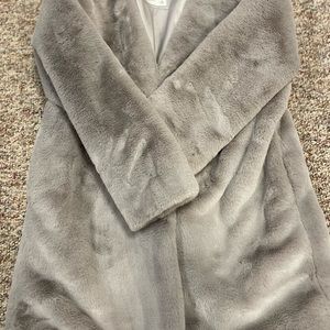 Abercrombie and Fitch Women’s Grey Faux Fur Mid Length Jacket